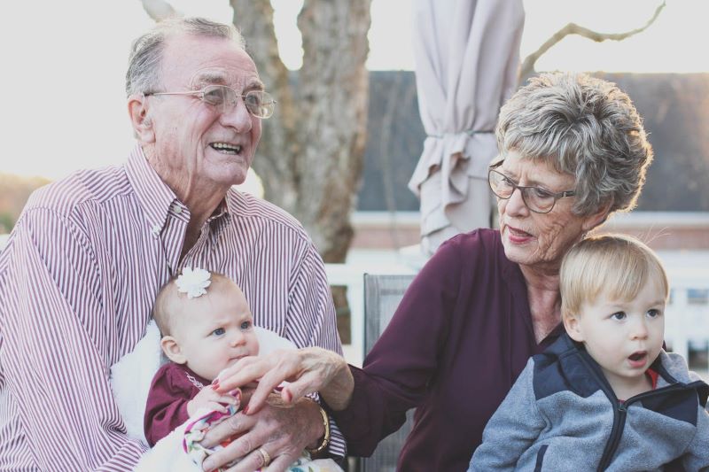 Read more about the article The Role of Grandparents in Passing Down Life Lessons